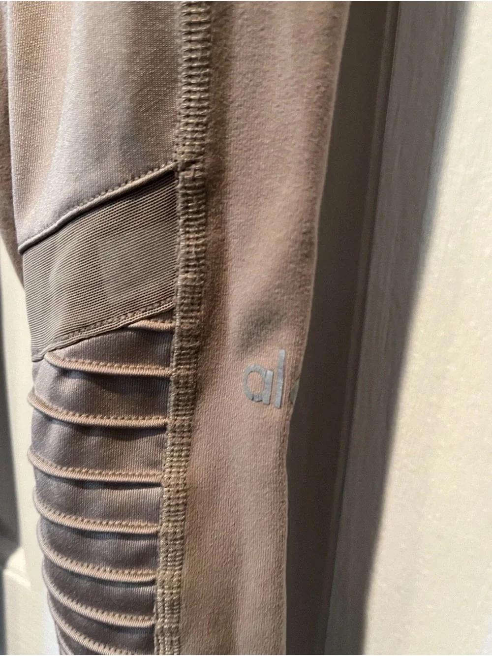 ALO Yoga Women Authentic Activewear Pants Moto Legging High Rise Taupe XS
